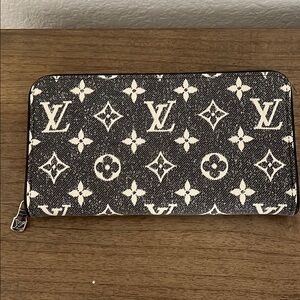 NWT Louis Vuitton Black and White Monogram Wallet